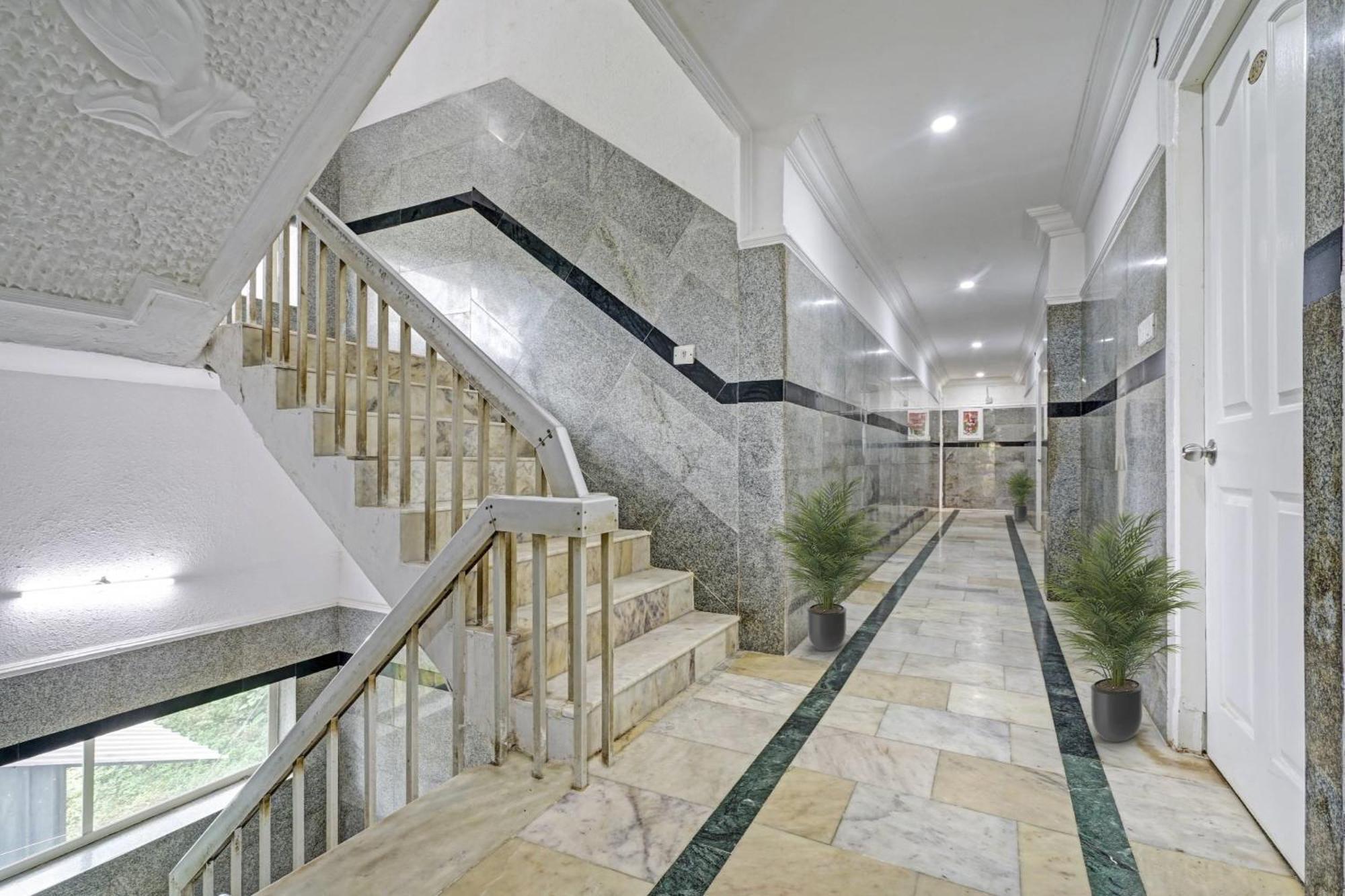Готель Capital O Rayan Plaza Kochi Екстер'єр фото